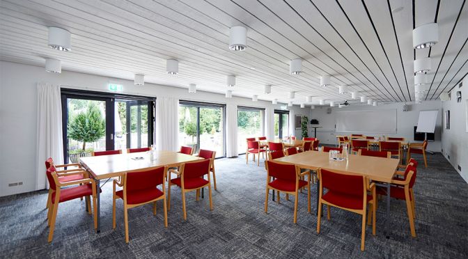 Kysthotellet et konferencecenter med store lokaler og historiske rødder nær Aarhus og Randers
